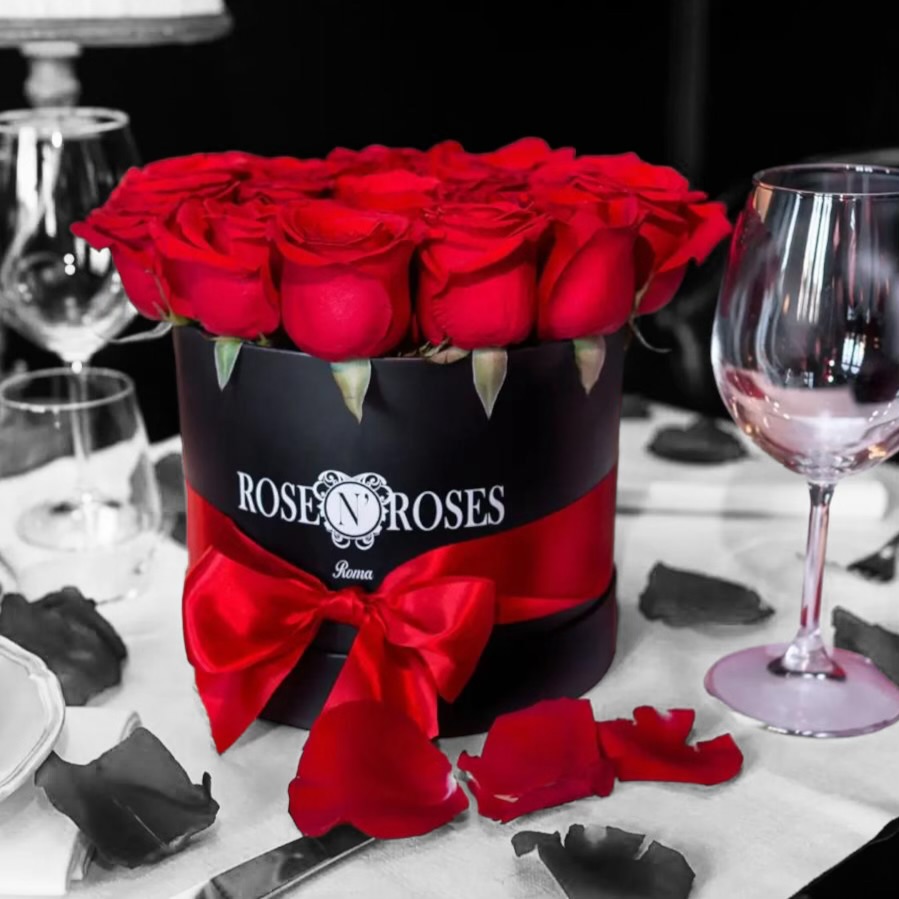 CLASSIC - Small Box con rose fresche - immagine 1